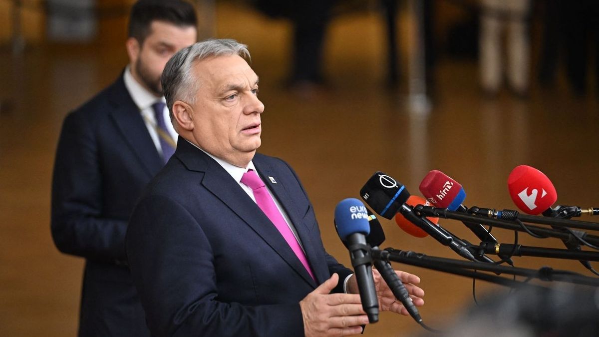 Orbán Viktor pénteken hajnalban Brüsszelből jelentkezett. (Fotó: MTI)