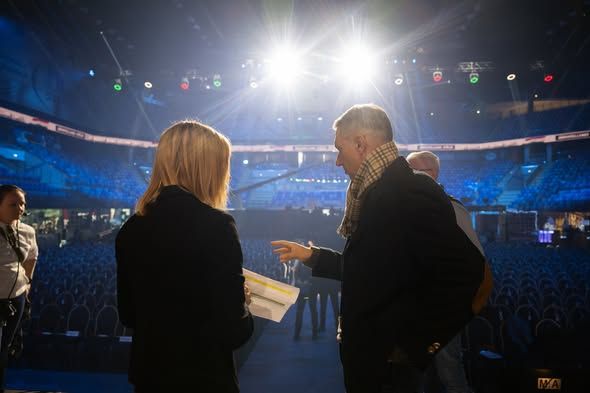 Lázár János pénteken mindent egyeztetett a helyszínen, jőn az év legjobban várt Lázárinfója