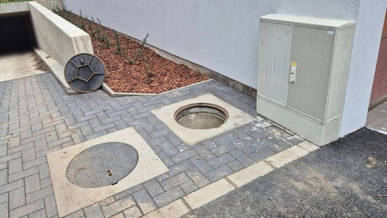 Balesetveszélyes fedetlen akna borzolja a kedélyeket Újszegeden