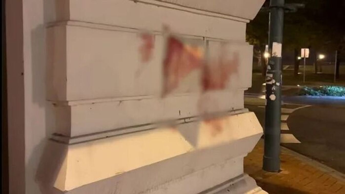 Szegedi rejtély: Mi áll a Színháznál talált vérfolt hátterében?