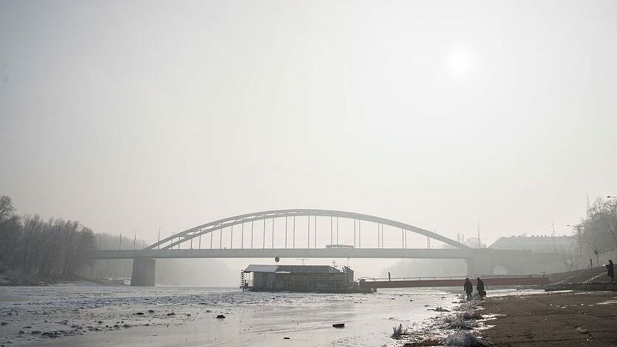 Ködös, nyirkos marad a szerdai időjárás Szegeden. (Fotó: SzegedMA)