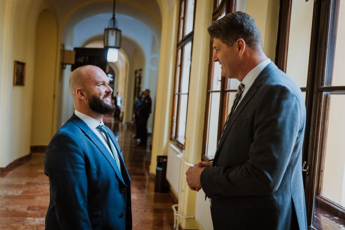 Kitűnően müködő kapcsolat: Ruzsa Roland és Mihálffy Béla országgyűlési képviselővel példaértékű közös munkát végez