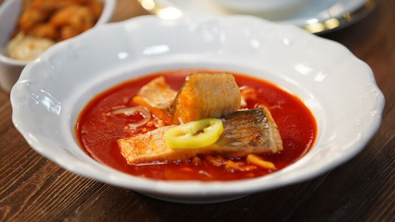 Karácsonyi rohanásra gyógyír vagy gasztro-bűn? A kész halászlé reneszánsza
