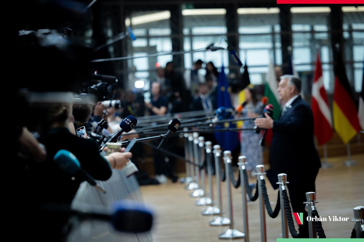 Orbán Viktor szerint Brüsszel háborúra készül
