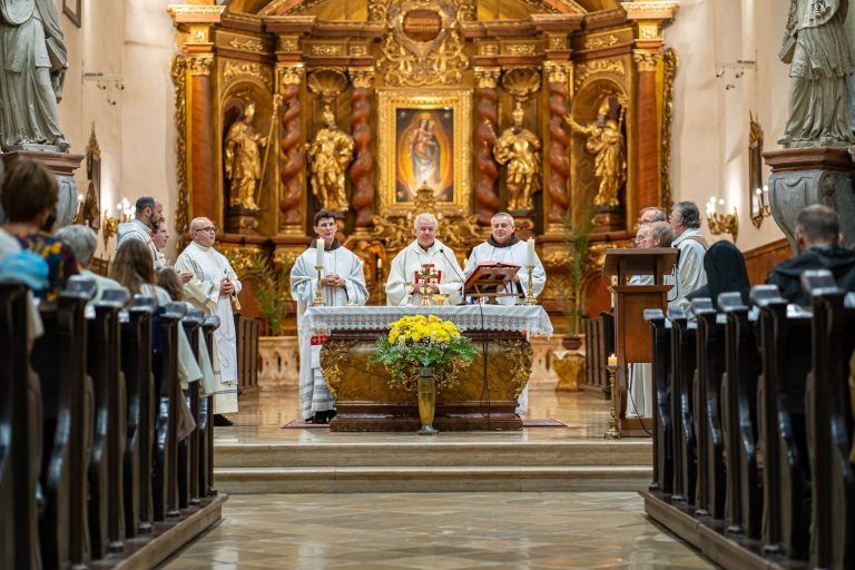 Szilveszterkor és újévkor is várja a híveket az ünnepi szentmise. (Fotó: Alsóvárosi Ferences Plébánia)