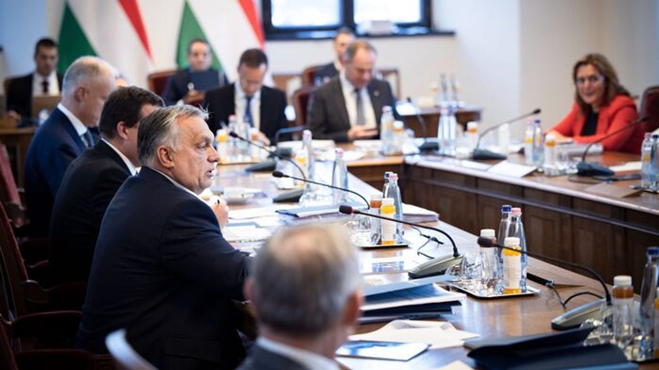 Porszívó helyett fajsúlyos döntések: erre készül Orbán Viktor az ünnepek előtt