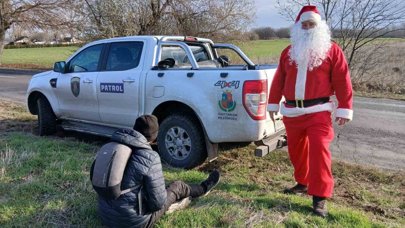 Hihetetlen! Migránst fogott a Mikulás Szegedtől nem messze