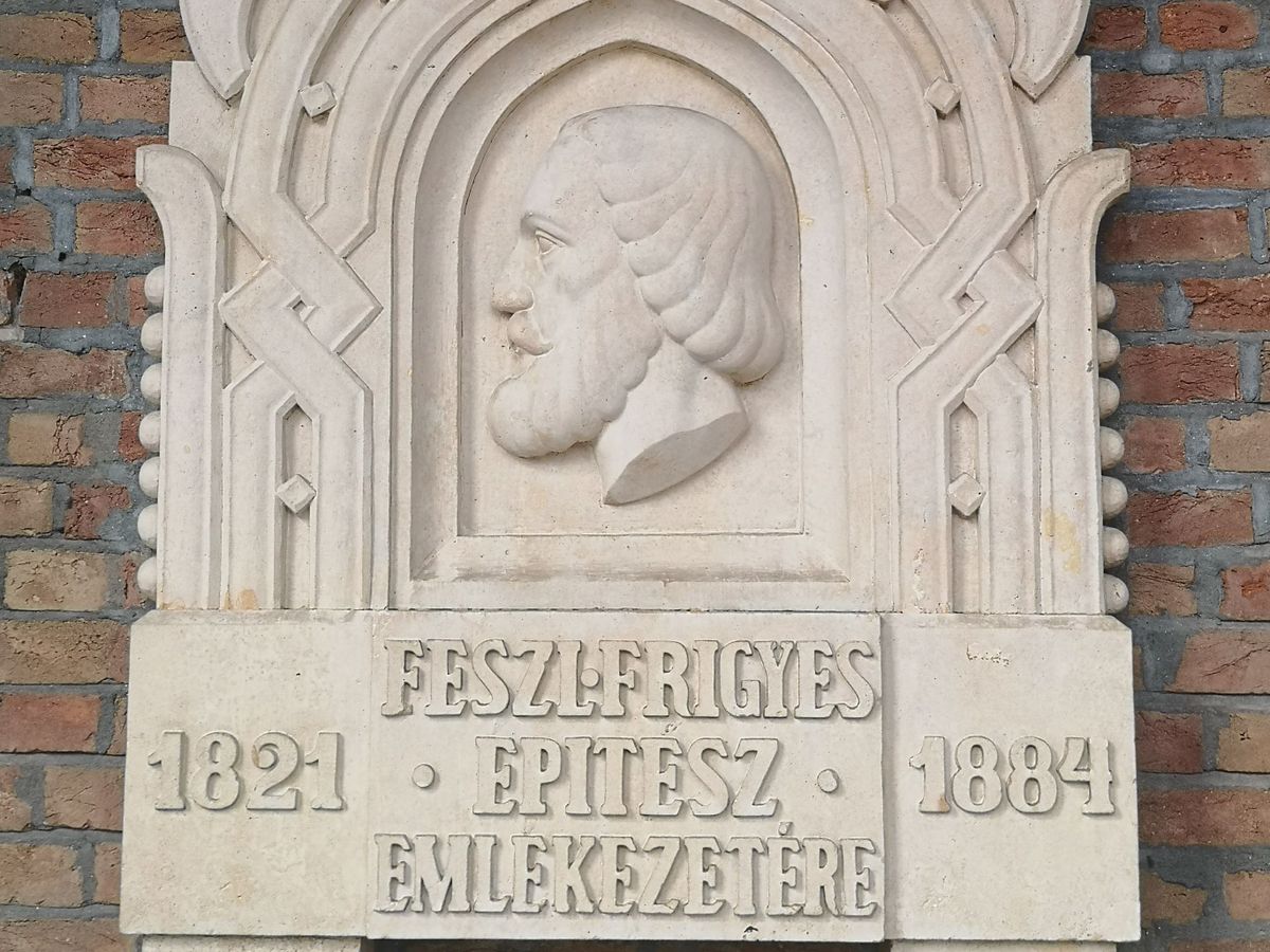 Feszl Frigyes építészeti víziója máig hat a történelmi városképre, emlékét a Dóm tér is őrzi