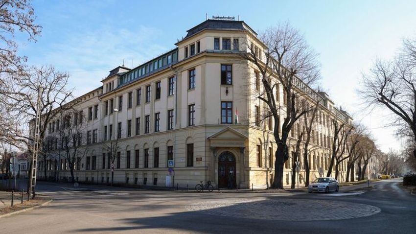 Szegedre érkezett a világ egyik legmodernebb iskolai játékrendszere