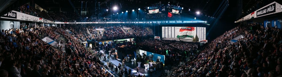 A Digitális Polgári Körök szegedi találkozójára megtelt a Pick Aréna, amivel lehet vitatkozni, csak nem érdemes