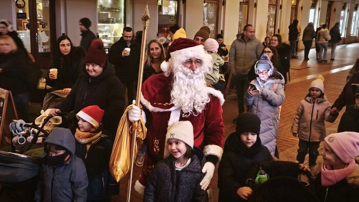 Szegeden járt a Mikulás, számos gyermek arcára csalt mosolyt +fotók +videó