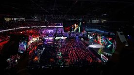 Teljesen megtelt a Pick Aréna Szegeden, nem tartottak még ekkora háborúellenes gyűlést