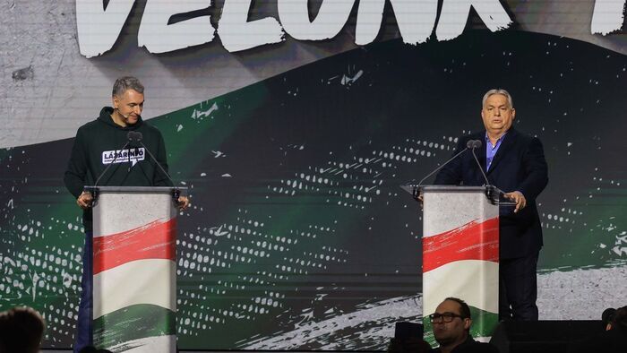 Minden pálya hazai pálya: Orbán Viktor és Lázár János együtt tart Lázárinfót a szegedi háborúellenes gyűlésen - ÉLŐ