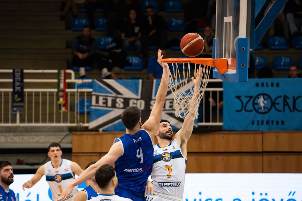 Megtippelni sem lehetett, hogyan alakul a mérkőzés. (Fotó: Kamenik Balázs)