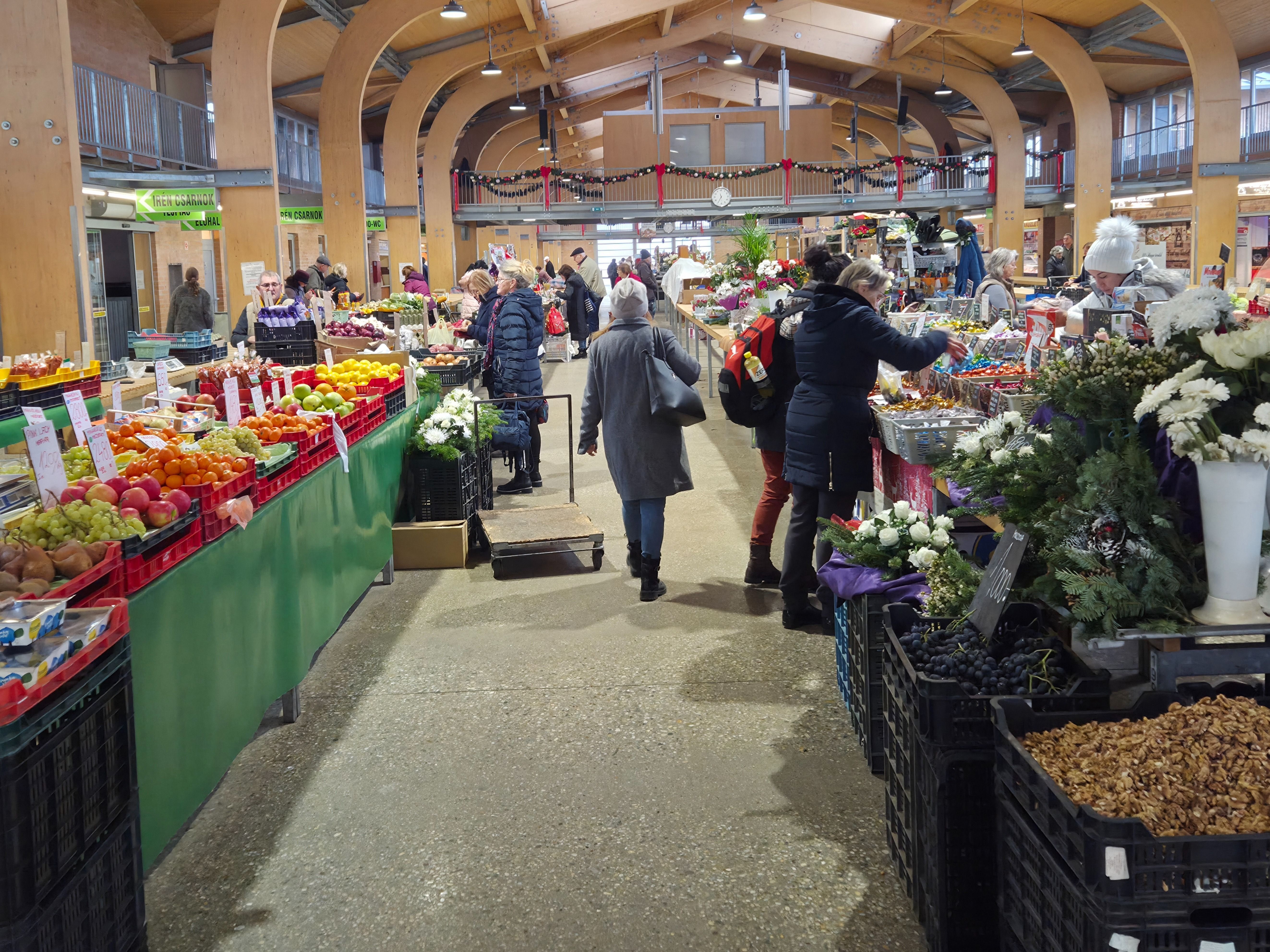 Megnéztük: itt most a legolcsóbb a dió és a mák Szegeden +fotók