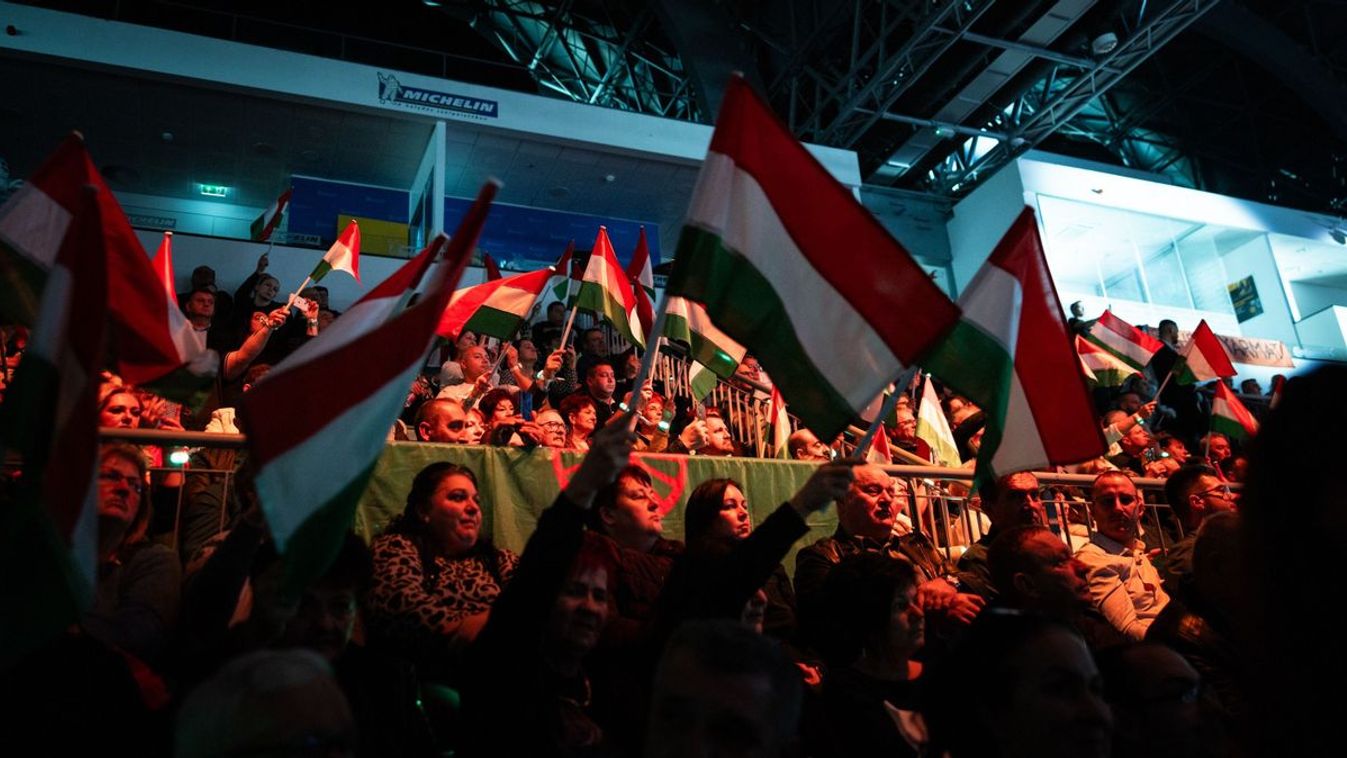 Aki békét akar, velünk tart! Megkezdődött a kecskeméti háborúellenes nagygyűlés