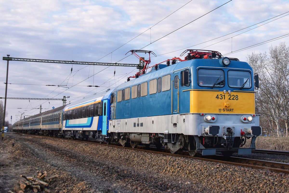 Érdemes előre felkészülni az újévi közlekedésre. (Fotó: Wikipédia)