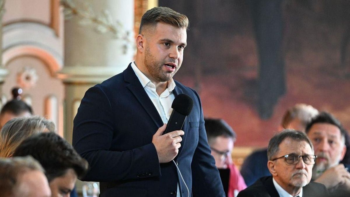 Farkas Levente, a szegedi Fidesz frakcióvezetője összegezte az eredményeket és a jövő évi terveket. (Fotó: SzegedMA)