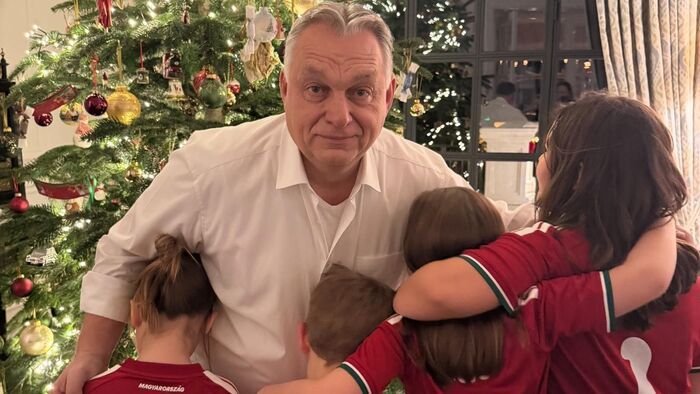 Orbán Viktor: Áldott, békés karácsonyt kívánunk mindenkinek!