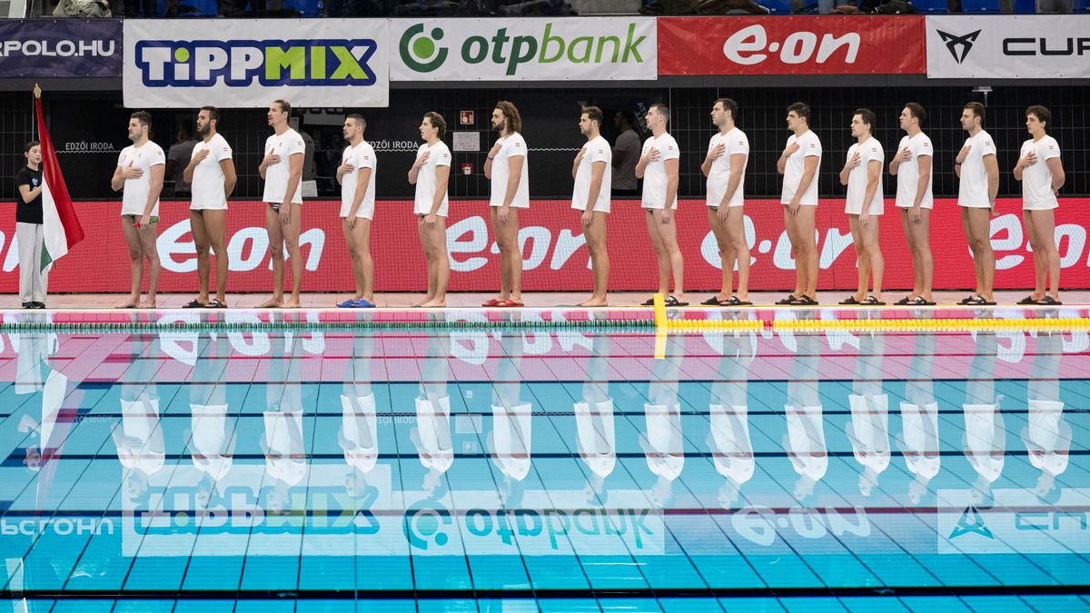 A magyar válogatott a telt házas Tiszavirág Sportuszodában folyatta Eb felkészülését. (Fotó: Szigetváry Zsolt/MTI)