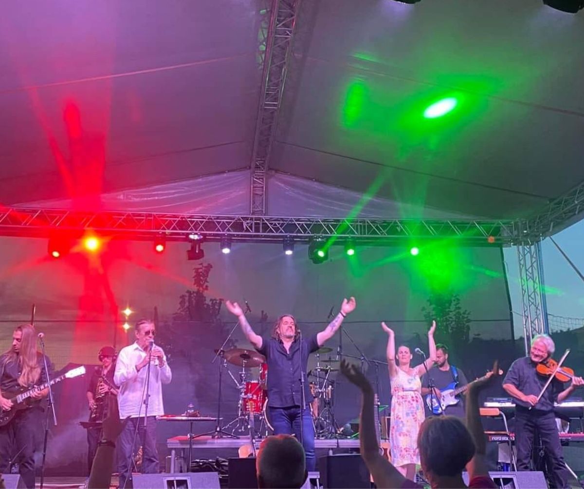 Ajándékkoncertet ad vasárnap Zsombón a Kormorán