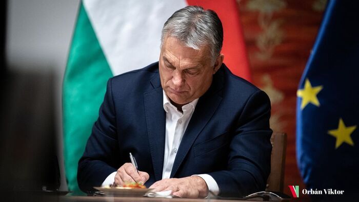A jóindulat papírja és a rosszindulat kupaca Orbán Viktor előtt +videó