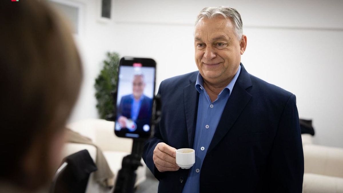 Orbán Viktor hétfő esti videójában árulta el, hogy mit visz magával Brüsszelbe, az utitáskájában