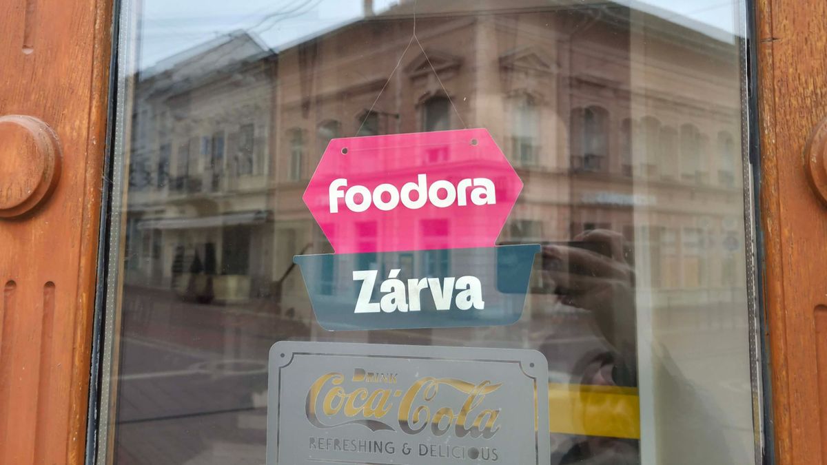 A bezárt éttermek miatt drasztikusan lecsökken a rendelések száma, így csak keveseknek adatik meg a futár karácsony. (Fotó: SzegedMA)