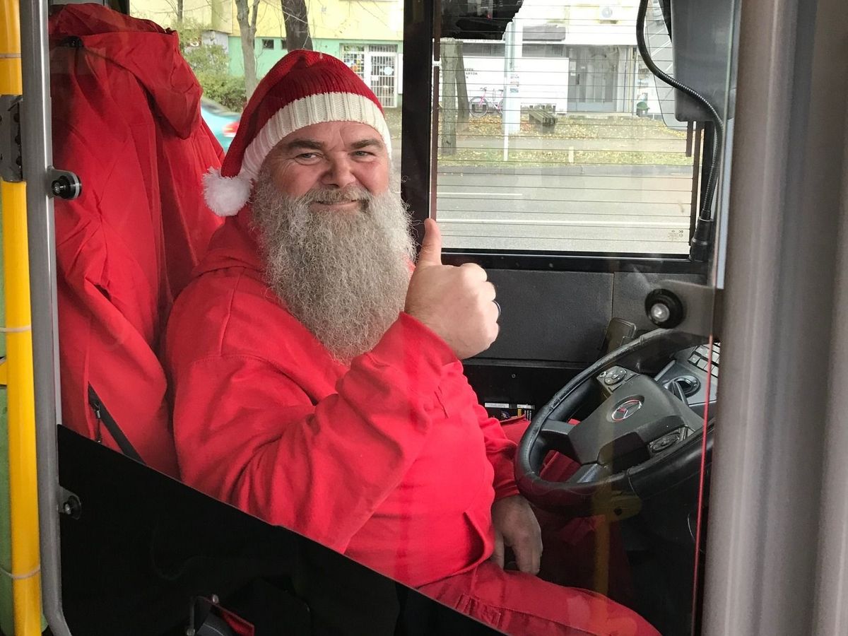 Szegedi buszjáraton csal mosolyt az arcokra a Mikulás