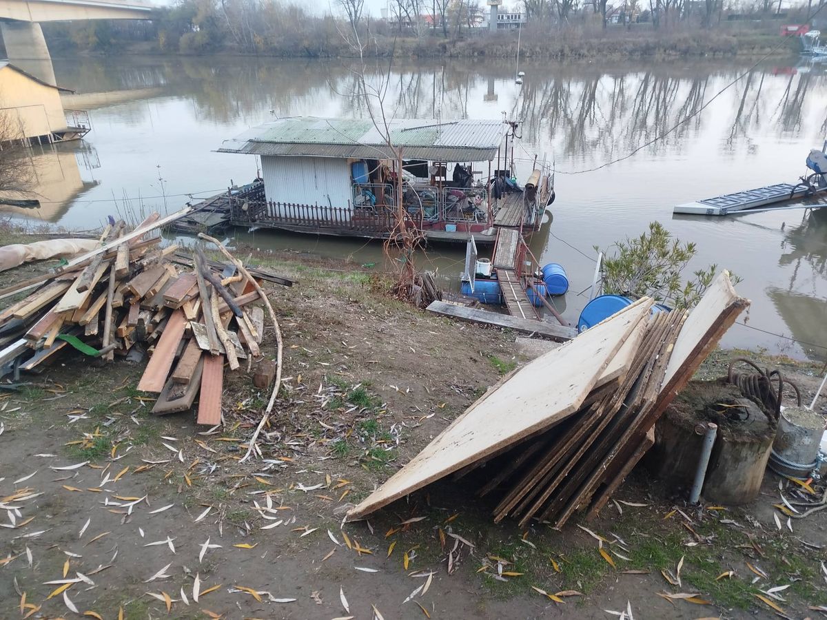 Javában folynak a bontási munkálatok. (Fotó: Facebbok/Minden, ami Szeged!/Áron Dóbisz)