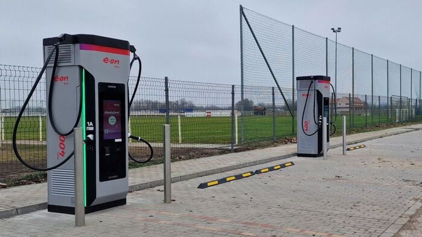 Brutális erejű elektromos járműtöltők települtek a vármegyében
