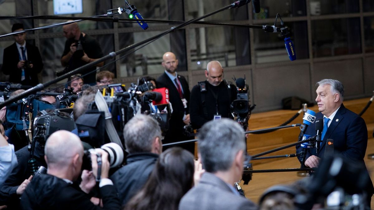 Orbán Viktor csütörtökön reggel sajtótájékoztatót tart Brüsszelben. (Fotó: MTI)