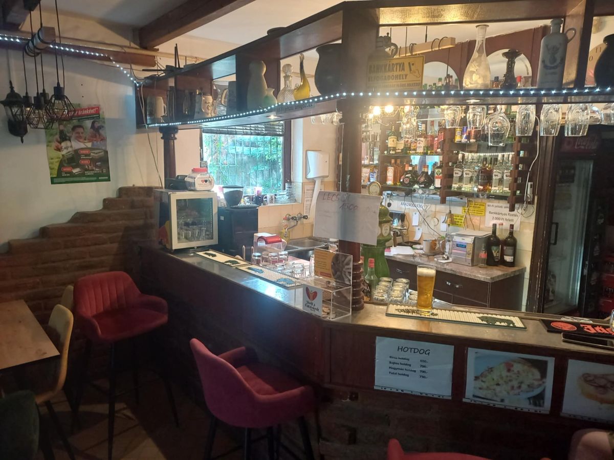 Egy tál meleg étellel vár mindenkit az Amigo Eszpresszó. (Fotó: Facebook)