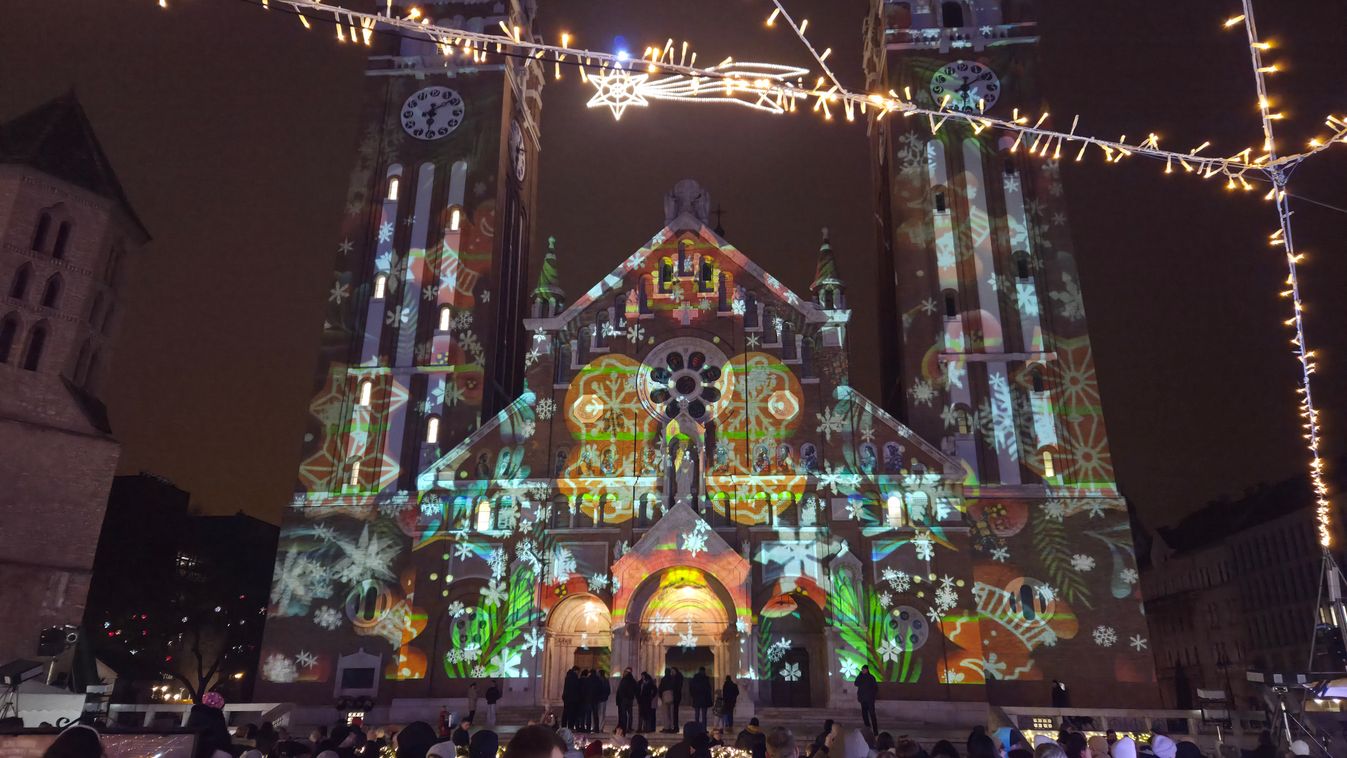 Gyönyörű fények árasztották el a szegedi Dómot +fotók +videó