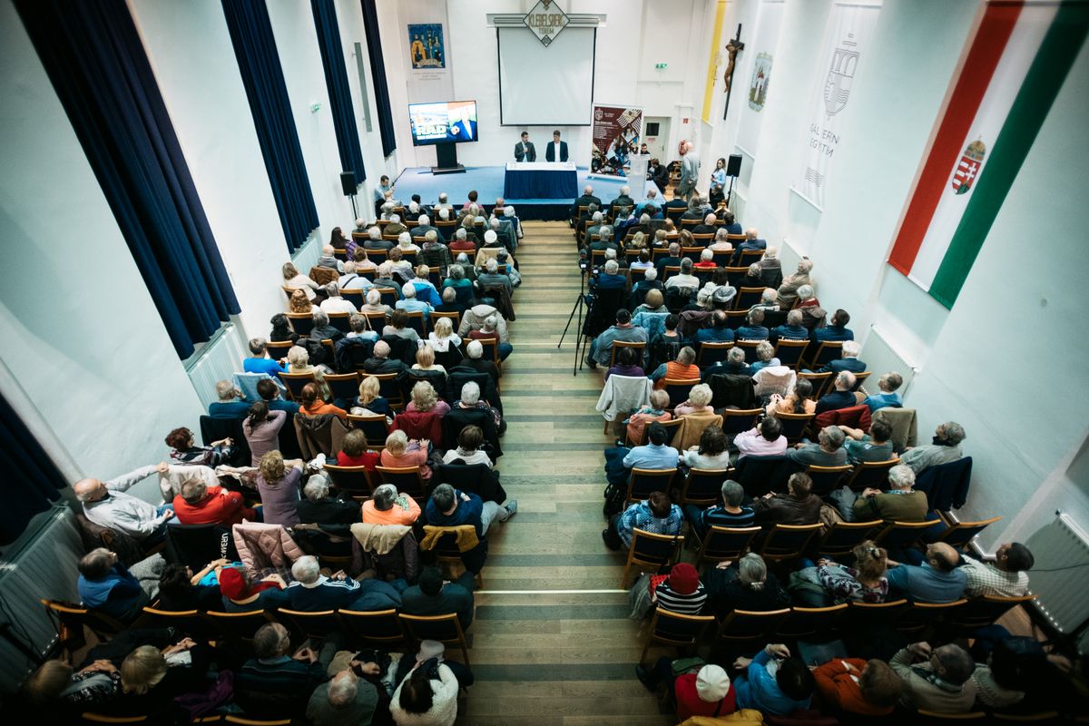 Gulyás Gergely fórumára megtelt a Gál Ferenc egyetem nagyterme