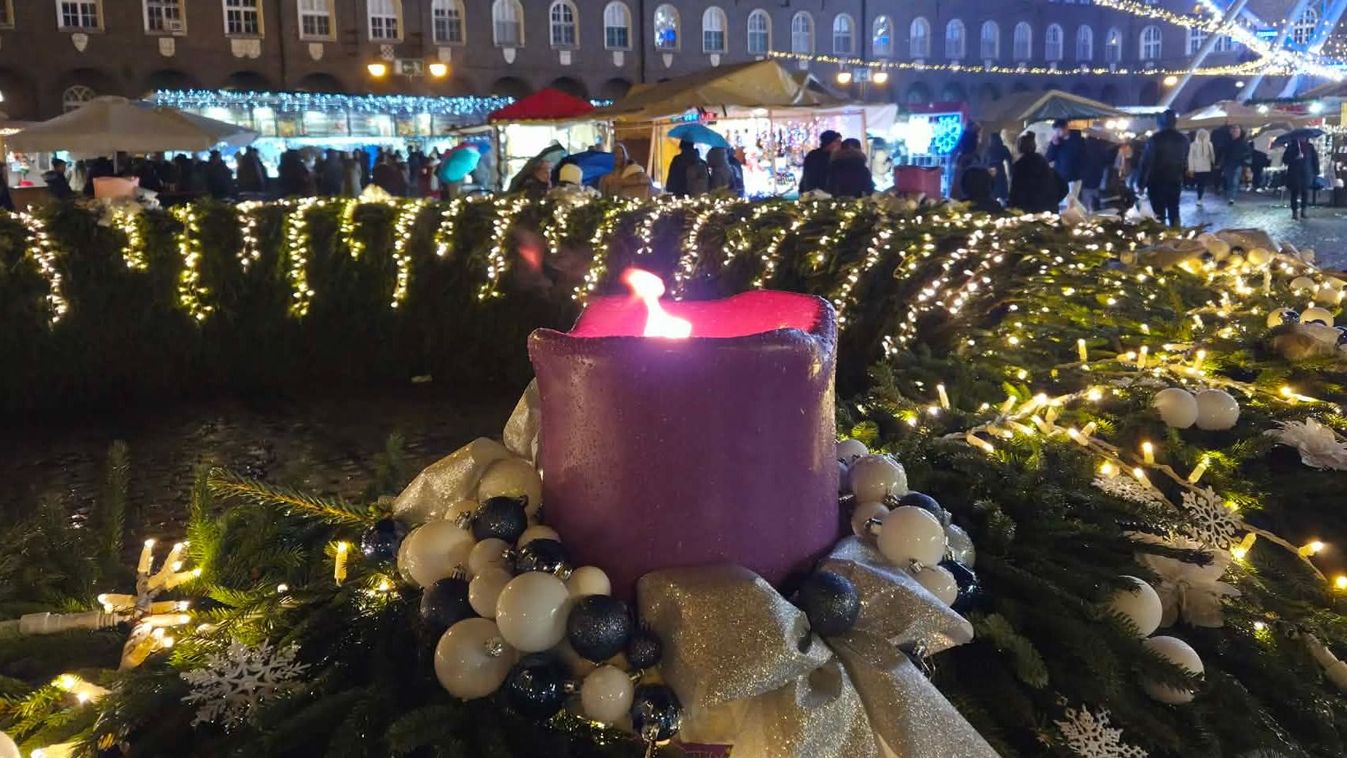 Fellobbant a remény lángja a Dóm téren +fotók +videó