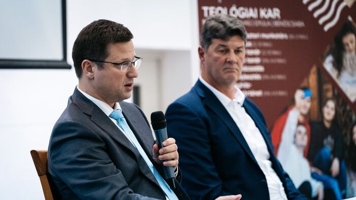 Telt ház várta Szegeden Gulyás Gergelyt