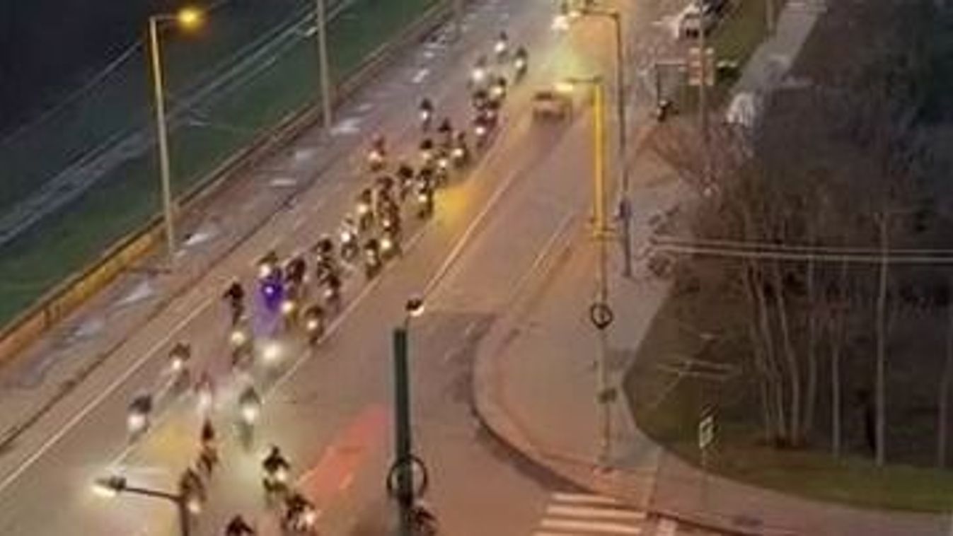 Látványos videón száguldanak a motoros Mikulások Szeged utcáin +videó