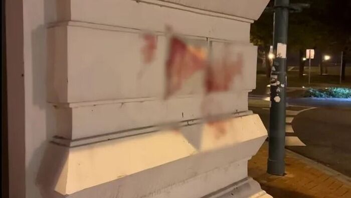 Szegedi rejtély: Mi áll a Színháznál talált vérfolt hátterében?