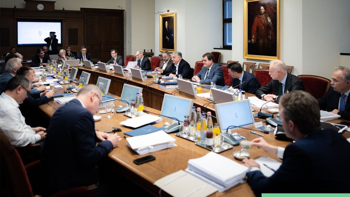Elindult a kormányülés, Orbán Viktor megosztotta mi várható a tanácskozáson. (Fotó: Facebook/Orbán Viktor)
