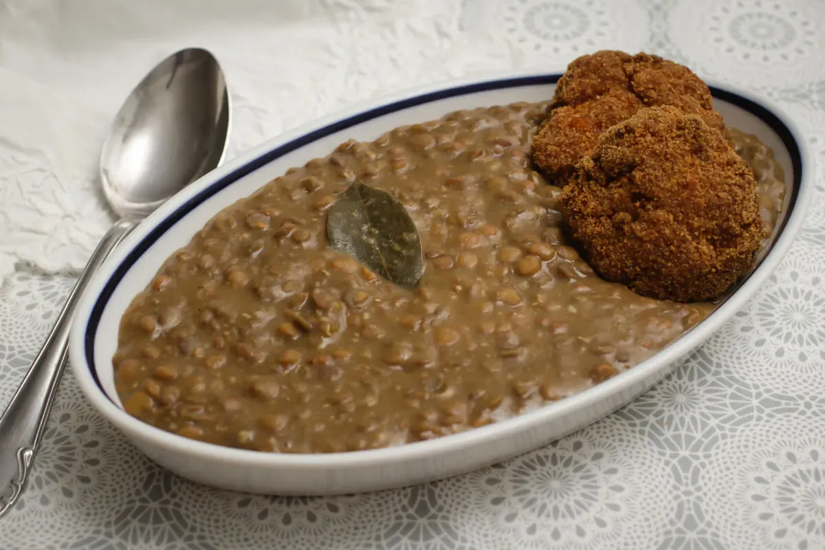 Íme a tökéletes lencsefőzelék újévre, ahogy a régi szegediek ették.(Fotó: mindemegette.hu)