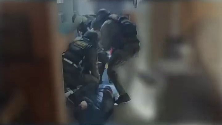 Súlyos függőséget okozó kábítószerrel kereskedett az elfogott férfi. (Fotó: Képernyőkép/Facebook)