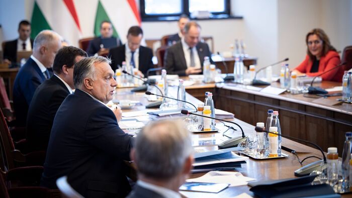 Porszívó helyett fajsúlyos döntések: erre készül Orbán Viktor az ünnepek előtt