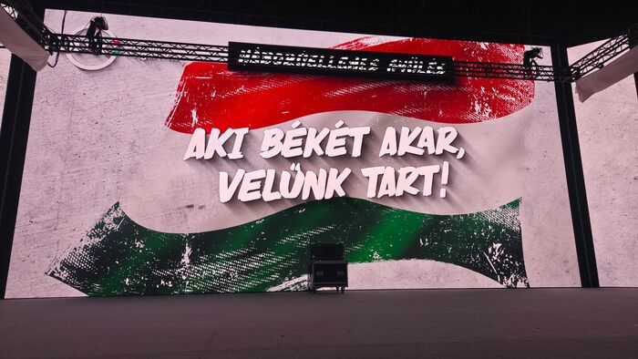 Gyülekeznek a szegedi DPK nagygyűlés résztvevői - exkluzív interjúk a helyszínről