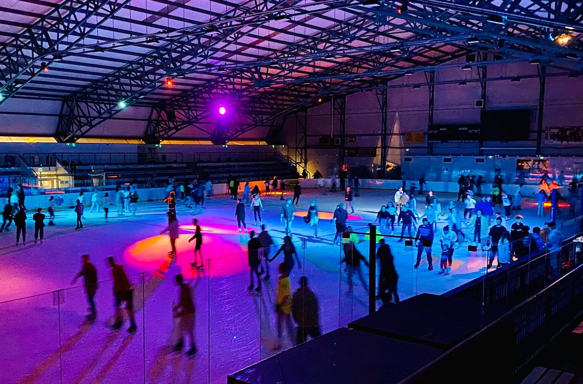 A téli időszak beköszöntével a korcsolya iránti érdeklődés is megugrik. (Fotó: Műjégpálya Szeged)