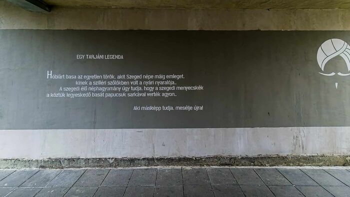 Hóbiárt basa, a rajtaveszett szegedi török szoknyabolond