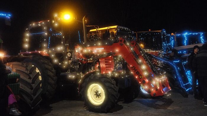 Tömeg és rekord: fénytraktorok lepték el Domaszéket +fotók +videó