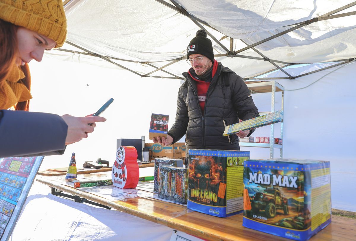 Az egyik legkeresettebb árucikk idén a kutyabarát tűzijáték. (Fotó: Délmagyar)