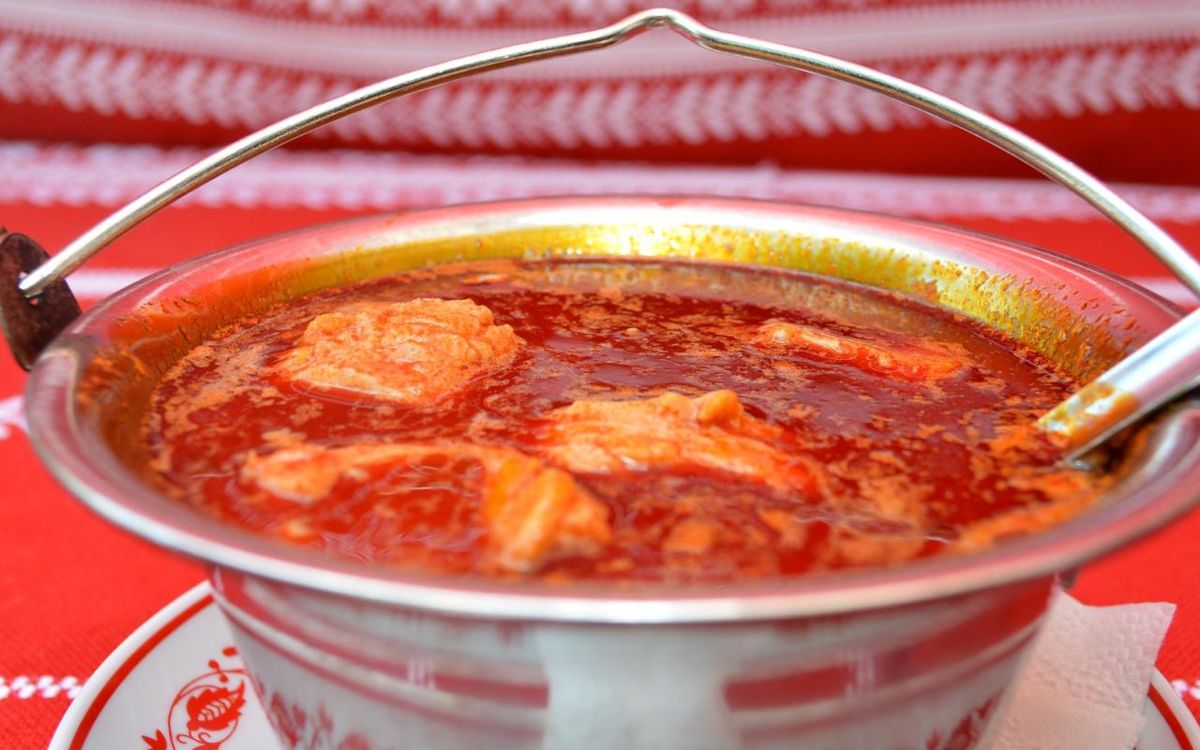 Mutatjuk, mely hagyományos karácsonyi ételek teszik teljessé az ünnepet Szegeden a halászlén túl. (Fotó: szegedihalaszle.hu)