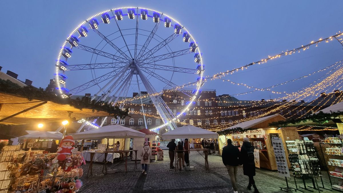 Ünnepi fények, gyermeki nevetés és forralt bor illata lengi be Szeged belvárosát